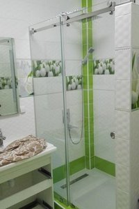 раздвижные стеклянные перегородки для ванной